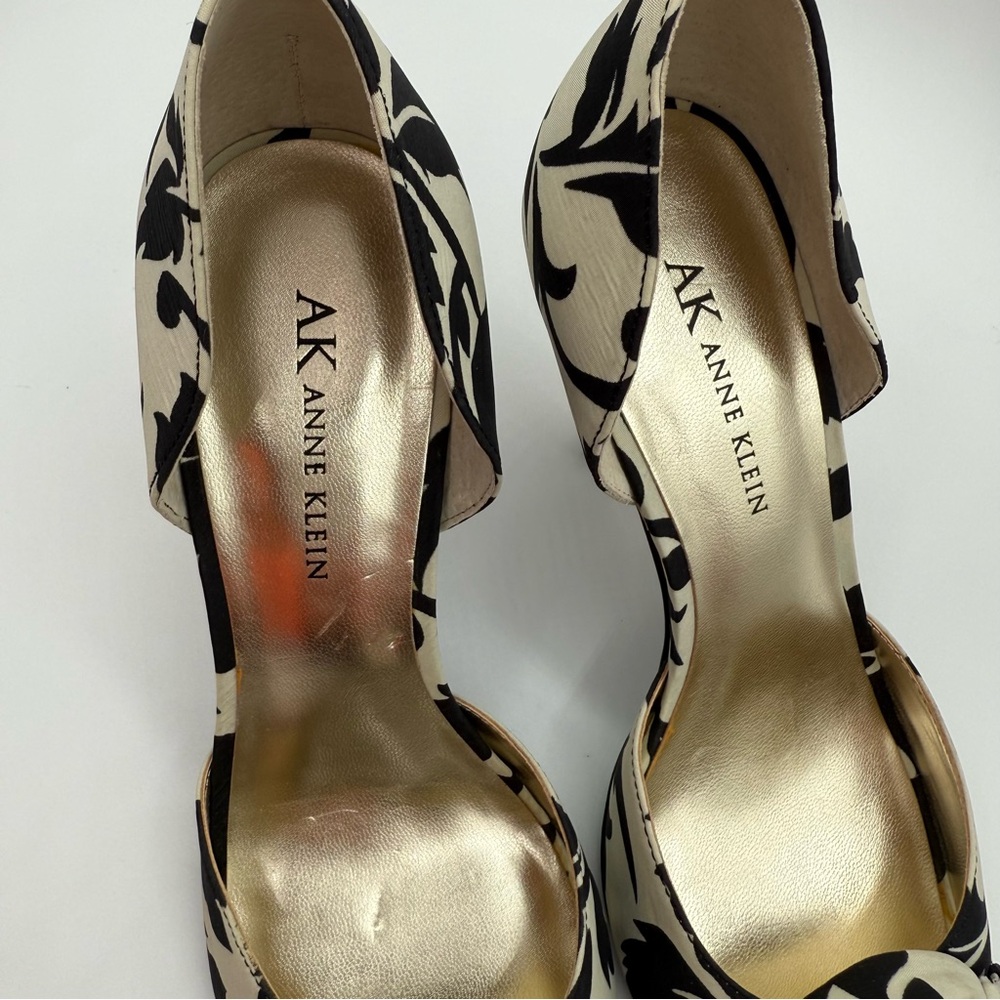 Anne Klein Peep Toe Rosette Heels Black Cream Floral Elegant Pumps Size 7 - Picture 16 of 16